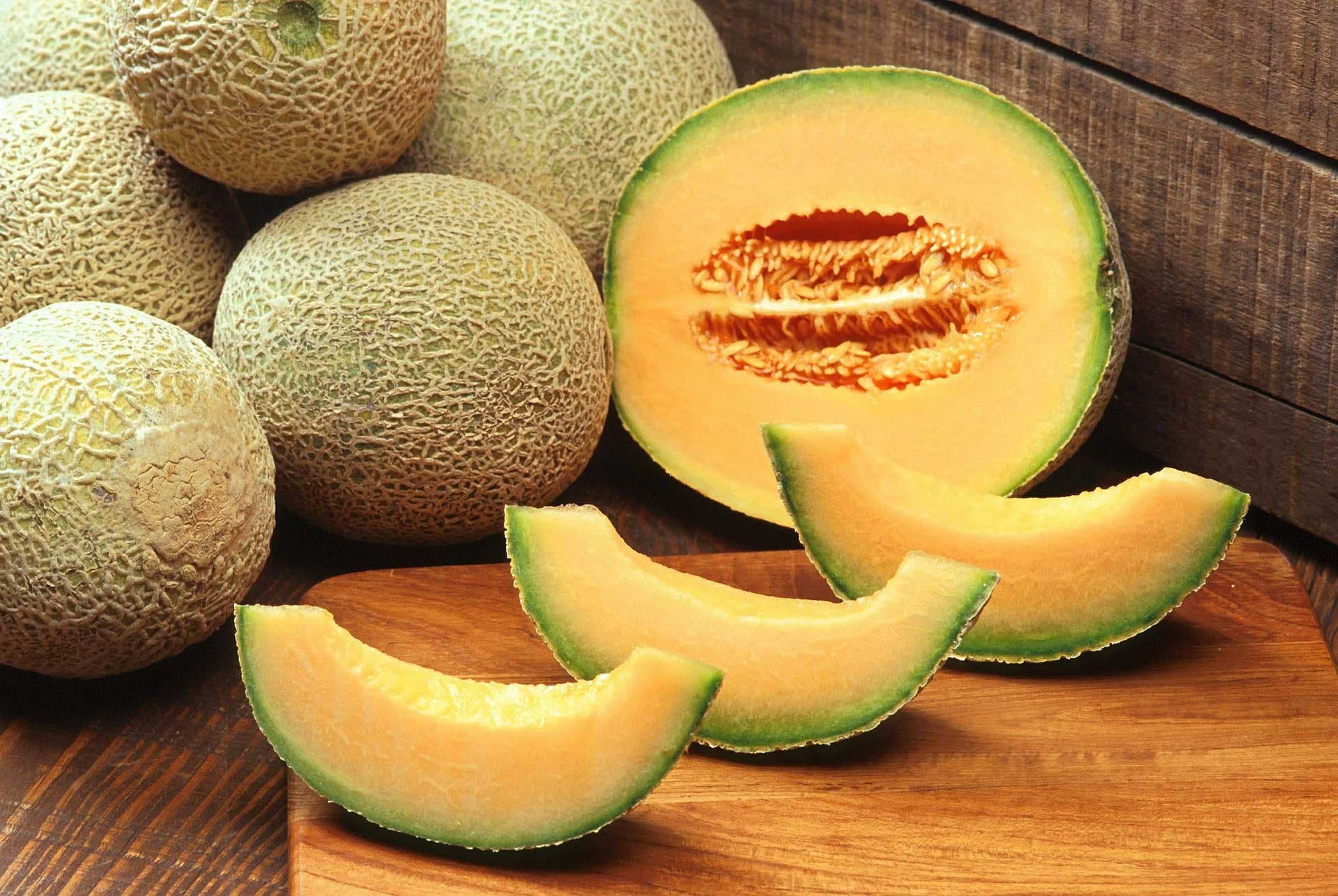 Muskmelon - fresh fruit image for easy identification